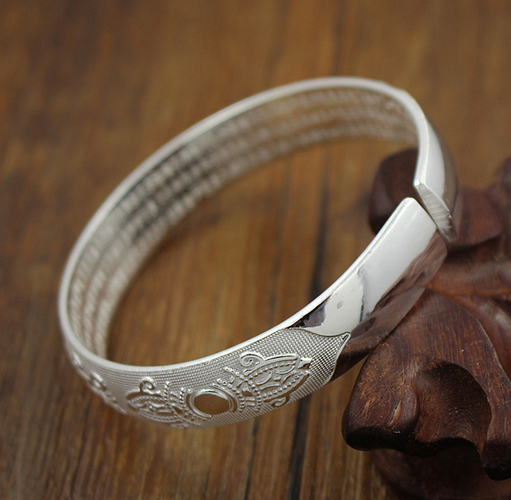 Six-Character Mantra Sutra Bangle (Tibetan Silver, dark or light)
