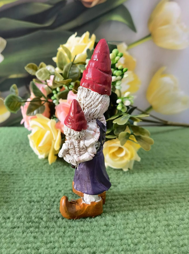 Gnome Momma Skeleton W/Baby Figurine