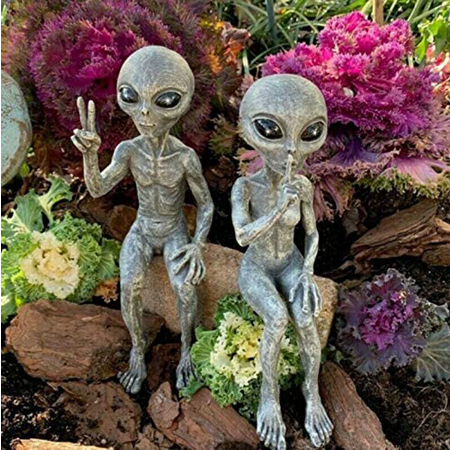 Alien Couple Resin Garden or Shelf Figures (2 pc)