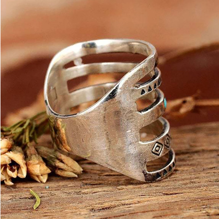 Bohemia Stone Inlaid Finger Ribbed Ring